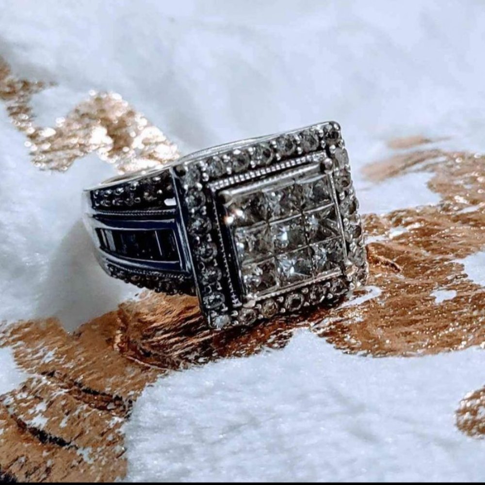 ENGAGEMENT RING - Picture 5 of 6